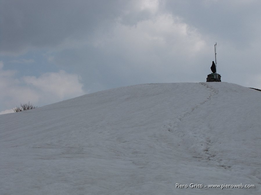 30 Ecco la Madonnina dei Canti (1563 m.) .jpg